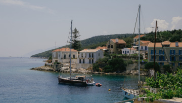 Κεφαλονιά: Εξερευνώντας το Φισκάρδο, έναν «ζωντανό πίνακα» στο Ιόνιο