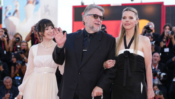 Φεστιβάλ Βενετίας: Ενθουσιασμός για τον «Frankenstein» του Γκιγιέρμο ντελ Τόρο - Οι θεατές χειροκροτούσαν 13 λεπτά όρθιοι