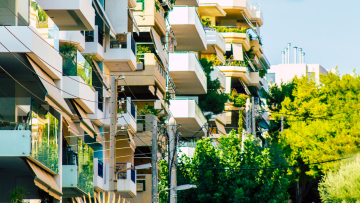 Πτώση στις αγοραπωλησίες και «έκρηξη» στις γονικές παροχές - Περνούν τα ακίνητα στα παιδιά πριν ανέβουν κι άλλο οι τιμές