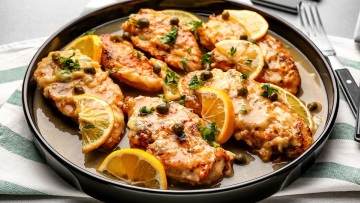 Κοτόπουλο piccata με σάλτσα λεμονιού και κάππαρης – Απλό και πεντανόστιμο, έτοιμο σε 25′