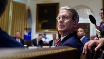 Η Fed είναι και θα πρέπει να παραμείνει ανεξάρτητη, λέει ο Αμερικανός υπουργός Οικονομικών