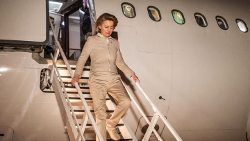 Η Κομισιόν επιβεβαιώνει τις παρεμβολές στο αεροπλάνο της φον ντερ Λάιεν: «Είμαστε συνηθισμένοι σε εχθρικές συμπεριφορές από τη Ρωσία»