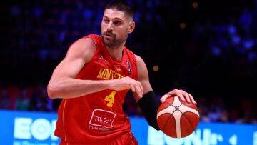 EuroBasket 2025: Με σόου Βούτσεβιτς το Μαυροβούνιο νίκησε 87-81 την Σουηδία και έμεινε ζωντανό στη μάχη της πρόκρισης