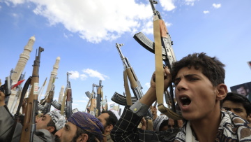 Οι Χούθι εξαπέλυσαν επίθεση σε πλοίο στην Ερυθρά Θάλασσα