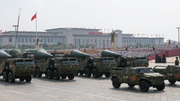Κίνα: Με νέους διηπειρωτικούς πυραύλους, μαχητικά νέας γενιάς και εντυπωσιακούς σχηματισμούς η στρατιωτική παρέλαση - Δείτε βίντεο