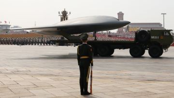 Το οπλοστάσιο της Κίνας που παρουσιάστηκε στην παρέλαση στο Πεκίνο - Διηπειρωτικοί πύραυλοι, μαχητικά νέας γενιάς, drones, όπλα λέιζερ και λύκοι ρομπότ