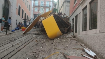 Εθνικό πένθος στην Πορτογαλία μετά τον εκτροχιασμό του τελεφερίκ στη Λισαβόνα με τους 15 νεκρούς