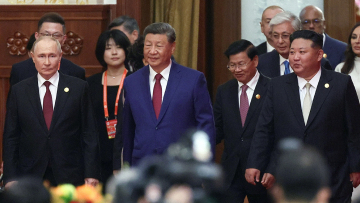 Η ασταμάτητη Κίνα και το δίλημμα «πόλεμος ή ειρήνη»: Τα μηνύματα που έστειλαν Σι, Κιμ και Πούτιν από το Πεκίνο και η ενόχληση Τραμπ