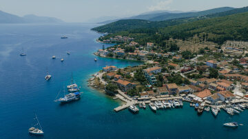 Yachting στην Κεφαλονιά: Όταν το Ιόνιο υποδέχεται τα πανιά και τα όνειρα