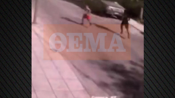 Βίντεο με την καταδίωξη του άνδρα που άρπαξε το μωρό στον Πειραιά και το εγκατέλειψε σε καρότσι σούπερ μάρκετ στην Ακρόπολη - Είπε ότι θα του αγόραζε γάλα