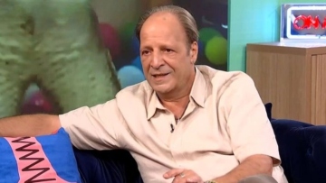 Δημήτρης Αποστόλου για «Δύο Ξένους»: Ο Αλέξανδρος Ρήγας αντέδρασε στη Δέσποινα Βανδή, ήθελε την Τάνια Τρύπη