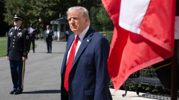 Μήνυμα Τραμπ στην Ευρώπη: Σταματήστε ν' αγοράζετε ρωσικό πετρέλαιο - Χρηματοδοτείτε τον πόλεμο του Πούτιν στην Ουκρανία