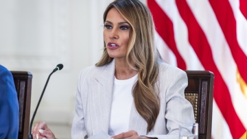 Το μήνυμα της Μελάνια για τη δολοφονία του Κερκ: Τα παιδιά του θα μεγαλώσουν με ιστορίες αντί για αναμνήσεις