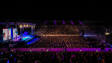 Συγκίνηση στη συναυλία για τον Καζαντζίδη στο Καλλιμάρμαρο: Το «Υπάρχω» του Μάστορα, τα ποντιακά της Κλαυδίας και το εντυπωσιακό φινάλε