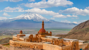 Οδοιπορικό στην Ανατολική Ανατολία, στη σκιά του όρους Αραράτ 

