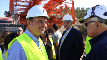 Εντυπωσιασμένος από την εξέλιξη του Flyover δήλωσε ο Χατζηδάκης - Στο 30% η πρόοδος των εργασιών με ορίζοντα ολοκλήρωσης το 2027