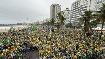 Βραζιλία: Στους δρόμους χιλιάδες υποστηρικτές του Μπολσονάρου - Το Ανώτατο Δικαστήριο ετοιμάζει την ετυμηγορία του