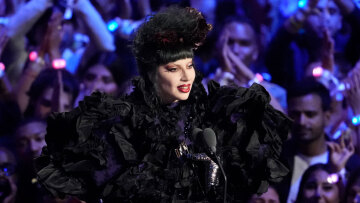 Η Lady Gaga αναδείχθηκε η απόλυτη νικήτρια των MTV VMAs 2025 με τέσσερα βραβεία