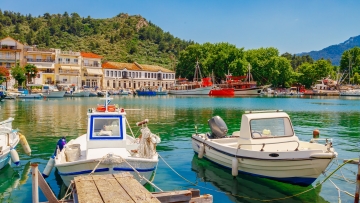 Αυξήθηκε ο τουρισμός στη Θάσο - Σχεδόν 1,5 εκατ. επισκέφθηκαν το νησί φέτος το καλοκαίρι 