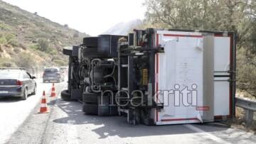 Ένας 17χρονος ο οδηγός του φορτηγού που έχασε τη ζωή του σε τροχαίο στον ΒΟΑΚ - Βίντεο από το σημείο του δυστυχήματος