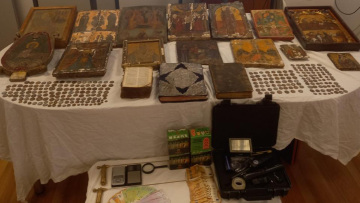 Μονή Μεγάλου Σπηλαίου στα Καλάβρυτα: Πώς οι αστυνομικοί ξεσκέπασαν τον ηγούμενο - Το «παζάρι» εικόνων και Ευαγγελίων