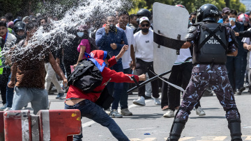 Αιματηρές διαδηλώσεις στο Νεπάλ: Τουλάχιστον 19 νεκροί από συγκρούσεις για διαφθορά και απαγόρευση social media