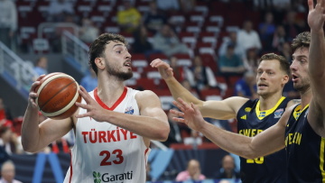 Eurobasket 2025: Έγραψε ιστορία ο Σενγκούν, έκανε triple double στο Πολωνία-Τουρκία - Βίντεο