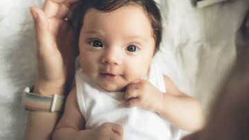 Αόρατοι κίνδυνοι για το έμβρυο: Τι προκαλούν τα μικροπλαστικά στον πλακούντα
