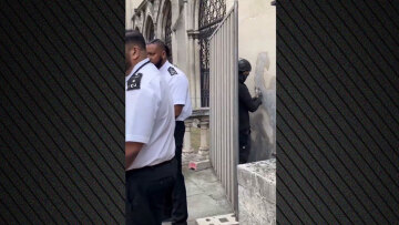 Έσβησαν την τοιχογραφία του Banksy έξω από τα Δικαστήρια του Λονδίνου - Δείτε βίντεο