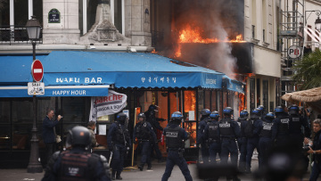 «Φύγε, Μακρόν»: Πάνω από 175.000 Γάλλοι στις διαδηλώσεις – Οδομαχίες, δακρυγόνα και 473  συλλήψεις