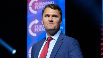 Τσάρλι Κερκ: «Μάρτυρα» τον χαρακτηρίζουν μεγάλα ονόματα του κινήματος MAGA - «Η αριστερά είναι το κόμμα του φόνου» λέει ο Μασκ