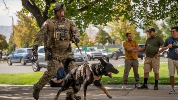 Τσάρλι Κερκ: Εντοπίστηκε το όπλο της δολοφονίας – Την εικόνα του δράστη έχει το FBI
