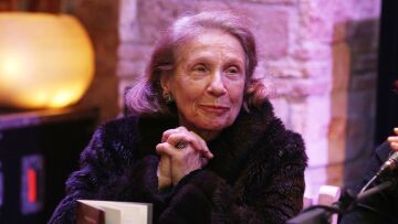 Η Μέλπω Ζαρόκωστα μεταφέρθηκε σε εξειδικευμένο κέντρο νοσηλείας - «Η αισιοδοξία της την κρατάει στη ζωή» είπε ο γιος της