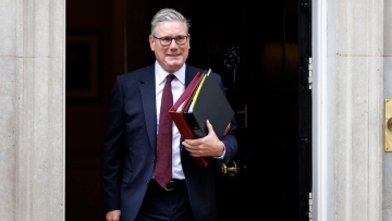 Ο Στάρμερ στο πιο επικίνδυνο σημείο της θητείας του: Τα αρχεία Επστάιν και η πρώτη σοβαρή κρίση για τον Βρετανό πρωθυπουργό