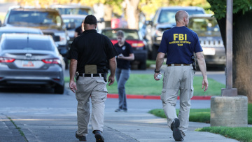 Wall Street Journal: Συνθήματα υπέρ των τρανς και της αντιφασιστικής ιδεολογίας στις σφαίρες του δολοφόνου του Κερκ
