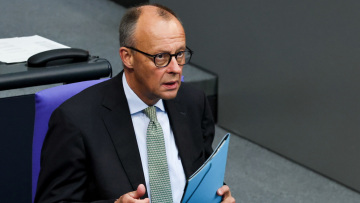 Γερμανία: Χιλιάδες ευρώ για χτένισμα, μακιγιάζ και φωτογράφους ξοδεύουν ο καγκελάριος και οι υπουργοί