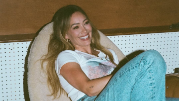 Η Χίλαρι Νταφ ανακοίνωσε την επιστροφή της στη μουσική μετά από δέκα χρόνια