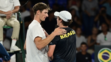 Davis Cup: Η Βραζιλία το 1-0 στη μάχη με την Ελλάδα στο ΟΑΚΑ, ο Φονσέκα κέρδισε τον Σακελλαρίδη 