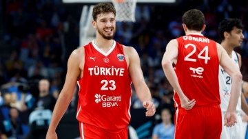 Eurobasket: Η ανάρτηση του Σενγκούν με τον Κεμάλ μετά την πρόκριση κόντρα στην Ελλάδα και το σχόλιο «Δεν θα ήταν ωραίος καιρός για θάλασσα;»