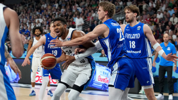 Με τον Γιάννη οδηγό, η Ελλάδα επέστρεψε στο βάθρο του Eurobasket: Η Εθνική, 92-89 την Φινλανδία και πήρε την 3η θέση - Βίντεο