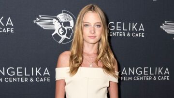 Ναόμι Γουότς: Η 16χρονη τρανς κόρη της έκανε το ντεμπούτο της στην πασαρέλα στην Εβδομάδα Μόδας της Νέας Υόρκης