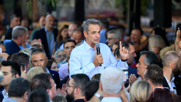 Πώς διαβάζουν στο Μαξίμου τις δημοσκοπήσεις μετά τη ΔΕΘ - Η κυβέρνηση επιμένει στην εξειδίκευση των θετικών μέτρων