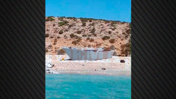 Βίντεο: Δείτε παραλία της Γαύδου γεμάτη βάρκες - Η στιγμή που φτάνουν μετανάστες στο νησί