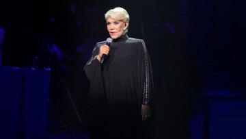 «Αντίο μάνα»: Νταλάρας, Αλεξίου, Πρωτοψάλτη, Μούσχουρη, Γλυκερία και σύσσωμο το ελληνικό τραγούδι αποχαιρετούν τη Μαρινέλλα
