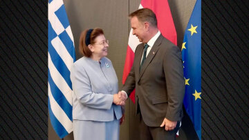 Συνάντηση της Μενδώνη με τον Αντικαγκελάριο της Αυστρίας - Στο επίκεντρο τα Γλυπτά του παρθενώνα
