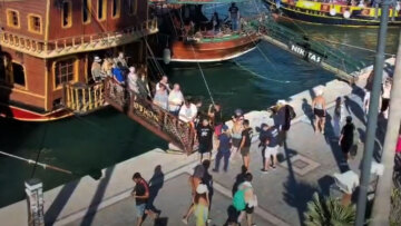 Ελεγκτές της ΑΑΔΕ ντύθηκαν τουρίστες και βρήκαν φοροδιαφυγή σε 3 στα 4 ημερόπλοια στην Κω - Δείτε βίντεο