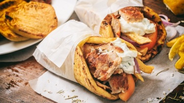 10 old school σουβλατζίδικα που αγαπάμε στην Αθήνα