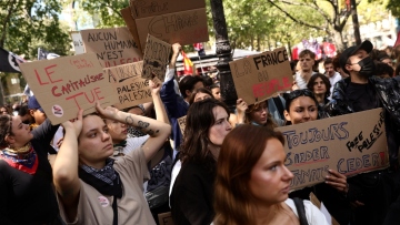 Σε αναβρασμό η Γαλλία: 800.000 διαδηλωτές κατεβαίνουν στους δρόμους σε μία από τις μεγαλύτερες απεργίες των τελευταίων ετών