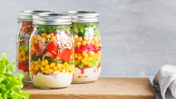 Σαλάτες σε βάζο: Ένα εύκολο μεσημεριανό για το γραφείο