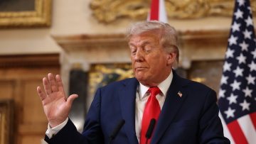 Ο Τραμπ παροτρύνει το υπουργείο Δικαιοσύνης να κινηθεί κατά πολιτικών του αντιπάλων